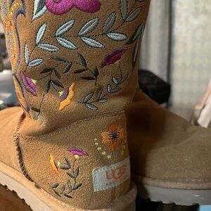 Rare/Limited UGG (original UGG) embroidered mid high boots. Size 9 runs small.
